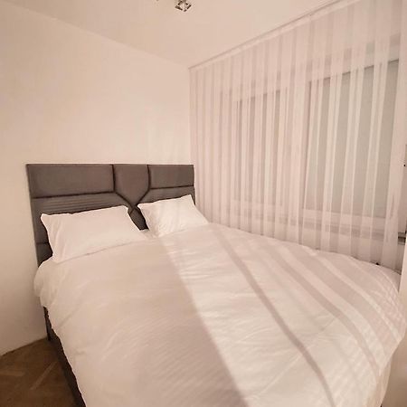 Diamond Apartment Prishtina 2 Pristina Extérieur photo